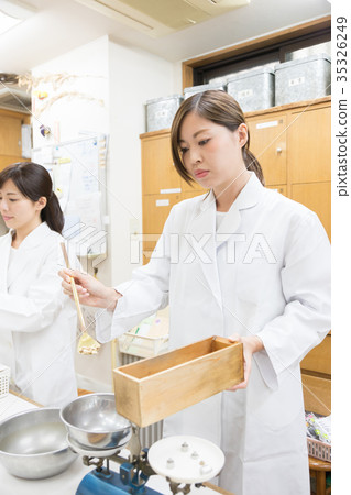 Chinese medicine pharmacy image 35326249