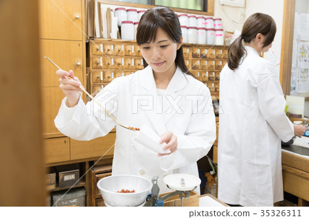 Chinese medicine pharmacy image 35326311