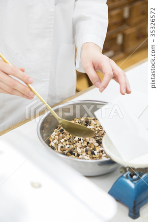 Chinese medicine pharmacy image movement 35326572