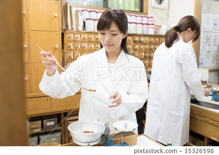 Chinese medicine pharmacy image 35326598