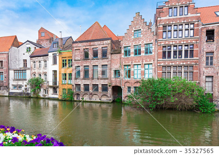 Canal in Gent Canal in Gent 35327565