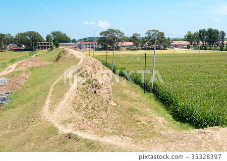 廖仲景遺址中國內蒙古自治區赤峰市寧城縣 廖仲景遺址中國內蒙古自治區赤峰市寧城縣 35328397