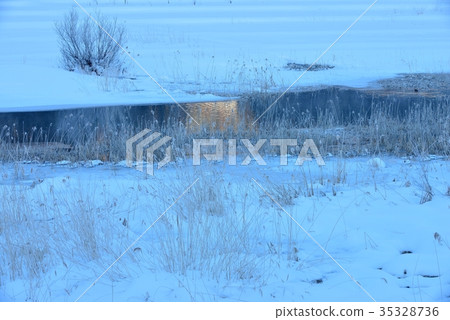 Nakanishi湖在冬天 35328736