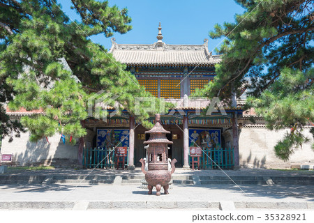 藏傳佛教寺廟Biei Shuang包頭市,內蒙古,中國 藏傳佛教寺廟Biei Shuang包頭市,內蒙古,中國 35328921