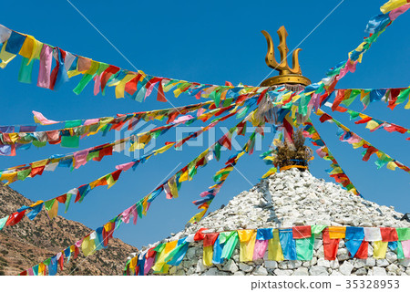 寶塔西藏佛教寺廟Biei Shuang包頭市，內蒙古，中國 35328953