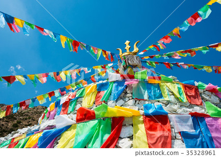 寶塔西藏佛教寺廟Biei Shuang包頭市，內蒙古，中國 35328961