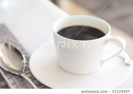 在咖啡館的咖啡時間 35329487