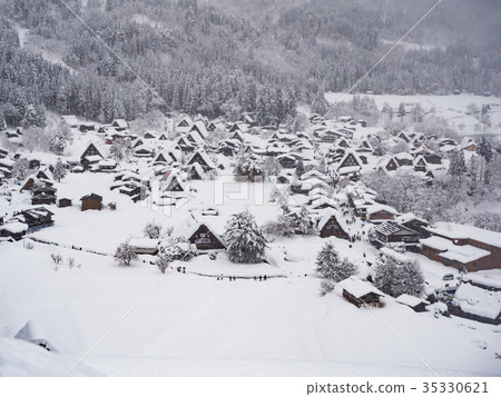 Shirakawago It is snowing in a united village 35330621