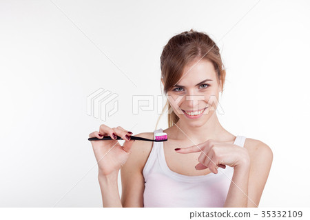 girl shows the finger on the toothbrush smile 35332109