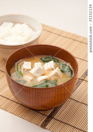味噌湯配豆腐和菠菜 35332134