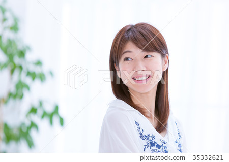 Woman portrait smile white house fashionable house woman with white background Woman portrait smile white house fashionable house woman with white background 35332621