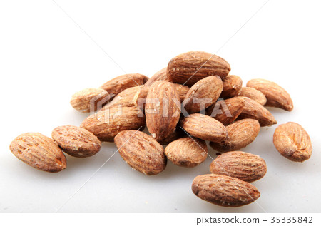 Almonds isolated on white 35335842
