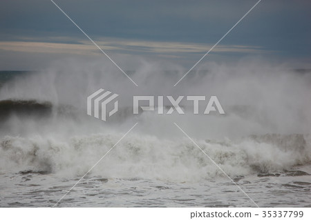 Storm surge 35337799