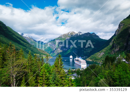 Breathtaking view of Sunnylvsfjorden fjord Breathtaking view of Sunnylvsfjorden fjord 35339129