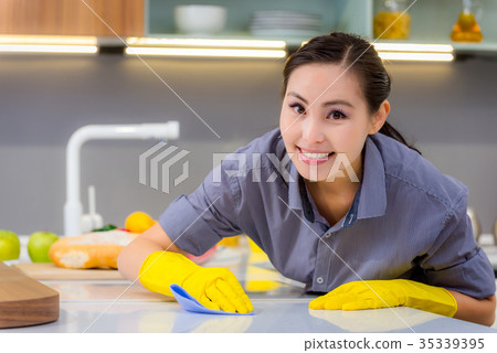 Cleaning in the kitchen Cleaning in the kitchen 35339395