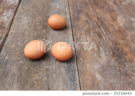 egg on wood background egg on wood background 35339445