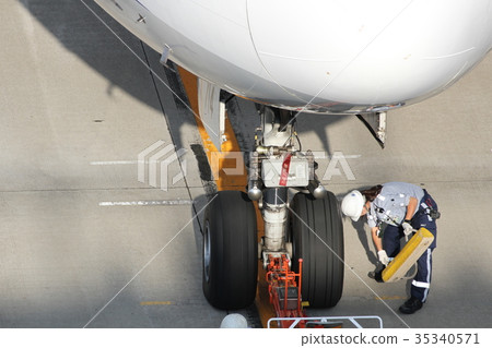 Female grand staff 35340571