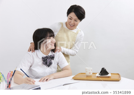 Examination student Mother and daughter 35341899