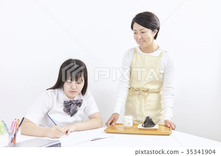 Examination student Mother and daughter Examination student Mother and daughter 35341904