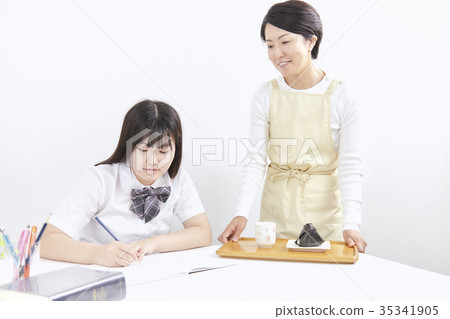 Examination student Mother and daughter Examination student Mother and daughter 35341905