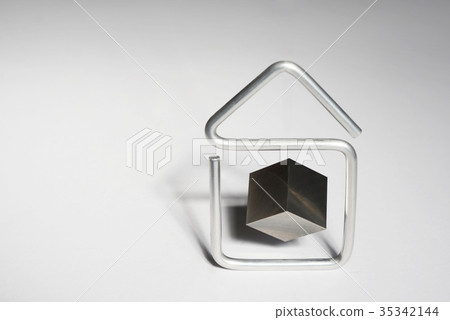 Block floating on aluminum model 35342144