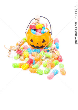 Halloween pumpkin isolated on white background Halloween pumpkin isolated on white background 35343130