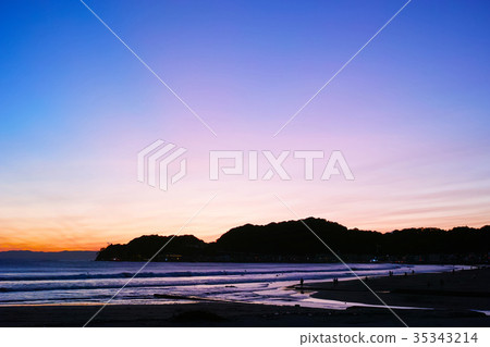 鎌倉由比濱海灘夜景 35343214