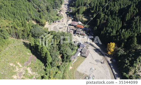 鳥瞰圖2017年9月29日在九州北部的大雨之後的朝倉市，Akayagawa，松戶地區 35344099