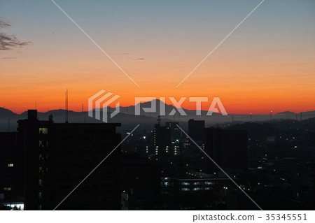 從島根縣松江市看清晨的出雲富士大山 從島根縣松江市看清晨的出雲富士大山 35345551