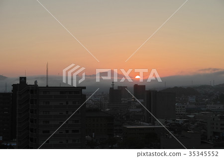 從島根縣松江市看清晨的出雲富士大山 從島根縣松江市看清晨的出雲富士大山 35345552