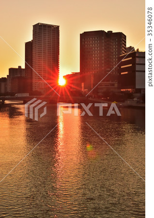Cityscape of Osaka at dusk Cityscape of Osaka at dusk 35346078