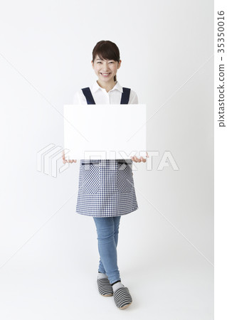 A woman in an apron with a white board A woman in an apron with a white board 35350016