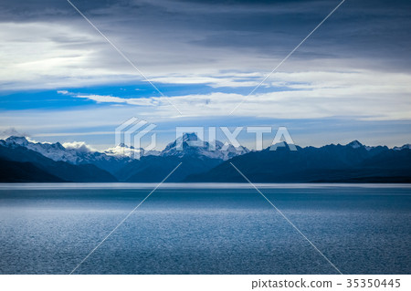 Pukaki lake at sunset, Mount Cook, New Zealand 35350445