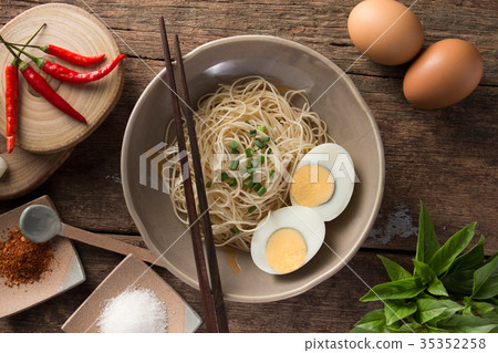 Asian noodles 35352258