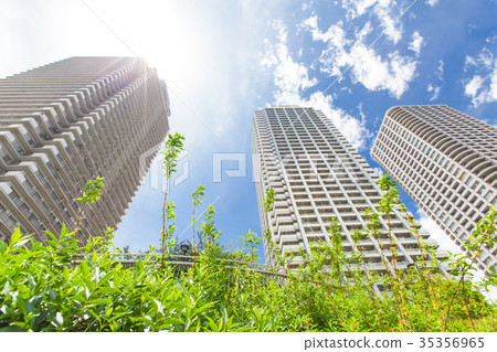 與塔公寓的都市風景 與塔公寓的都市風景 35356965