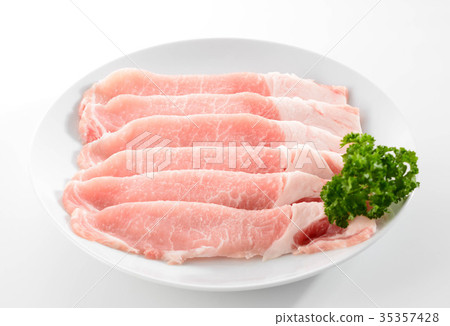 豬肉切成薄片為生薑 豬肉切成薄片為生薑 35357428