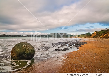 Strange Moeraki boulder Strange Moeraki boulder 35358466