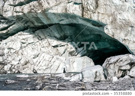 Arch in the Franz Joseph glacier Arch in the Franz Joseph glacier 35358880
