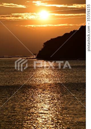 Sunrise sea torii 35359235