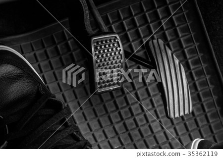 Control the car. 35362119