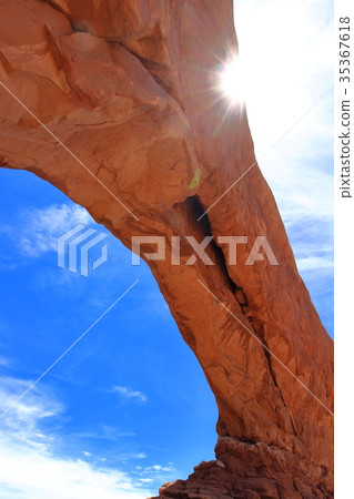 Archie's Double Arch (USA) 35367618