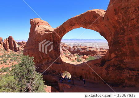 Arches Double O Arch（美國） 35367632