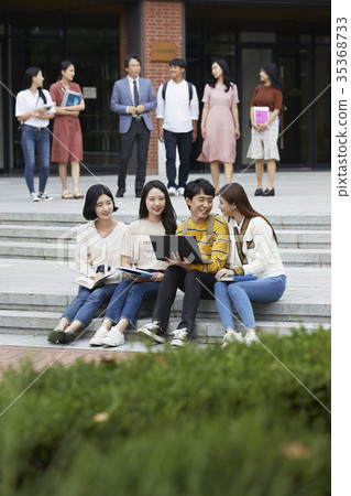 Professor, university student Professor, university student 35368733