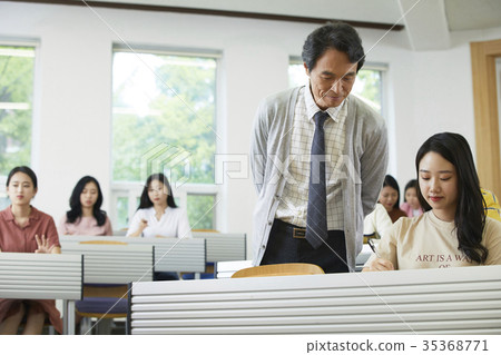教授，大學生 35368771