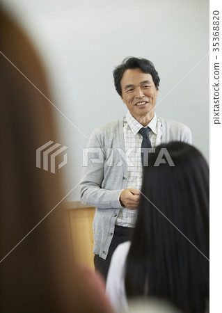 教授,大學生 教授,大學生 35368820