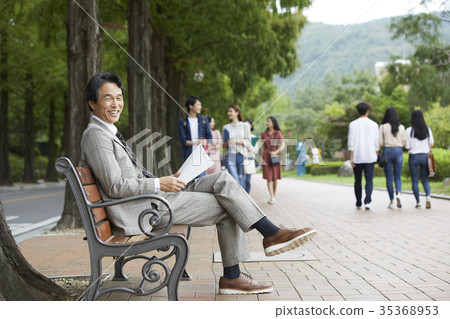 Professor, university student Professor, university student 35368953