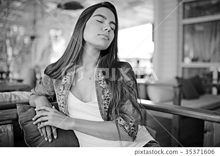 Glamorous portrait of a beautiful brunette with long hair Glamorous portrait of a beautiful brunette with long hair 35371606