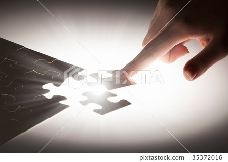 Last element of jigsaw 35372016