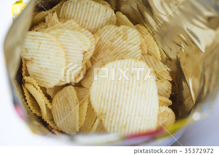 Potato Chips Packed in ready-to-eat bags Potato Chips Packed in ready-to-eat bags 35372972