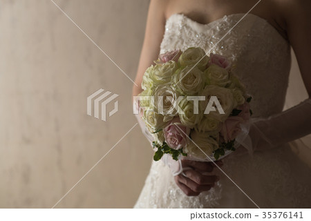A bouquet 35376141
